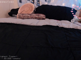 alice Dark slut seduces with big ass