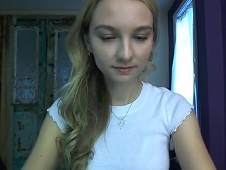 lilyivy Young female fucks pussy dildo