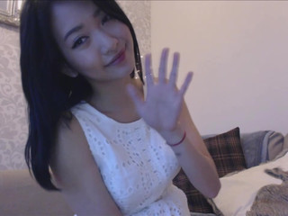 MissReinaT Sultry slut licks her boobs