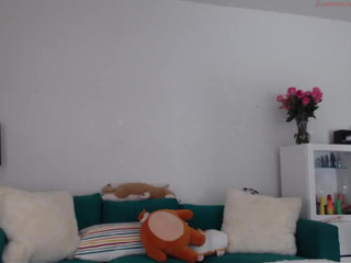 ivysrevenge Pretty babe fucks herself