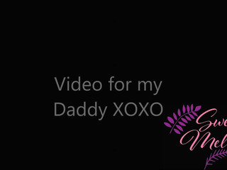 Sweetxmelody Cute bitch pulls pussy