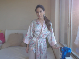 Sweetxmelody Modest slut tells interesting stories on camera