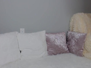 Lilcanadiangirl blonde fucks both holes