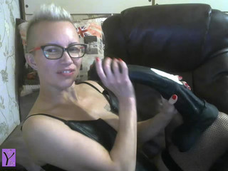 HannaHauk Sweet babe shows tattoo