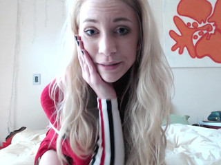 Indigowhite Cute lady spins happily in front of the webcam and shines with all the charms