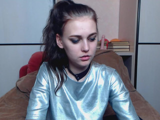 tori_si Gorgeous babe takes off her underwear