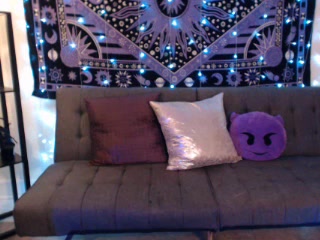 DaniSpice Experienced woman paws lips sex