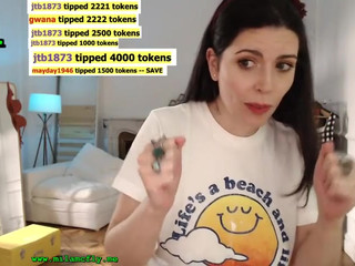 mila Beautiful chick shows small shapes