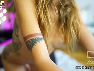 melodymate Beautiful bitch - deliciously jerks off her cunt