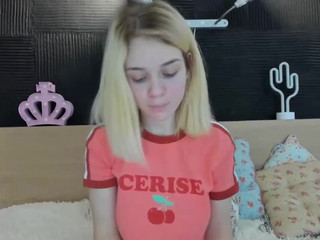 sweetcobra Charming takes off the dress