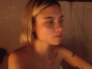 lucia4you19 Adult bitch fucks her ass