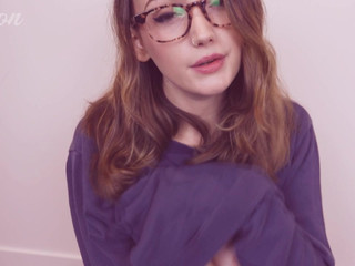 Alisonxo Busty small exposes her charms