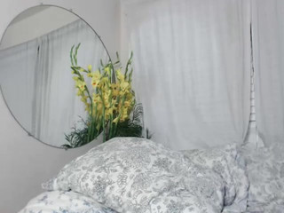 Audrey Gentle slut fucks herself with a phallus