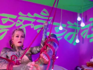 Anuskatzz Mature bitch fucks both slots hard