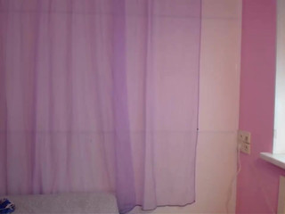 tiffanytee Naked draws on the wall