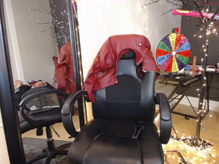 babeariel Busty slut caresses shaved pussy