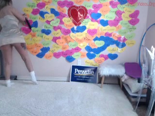 harli_lotts playing with her ass