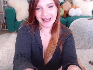 ivysrevenge Black haired slut fucks pussy