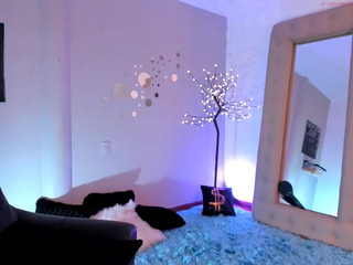 kimtylor Black-haired mare shows boobs