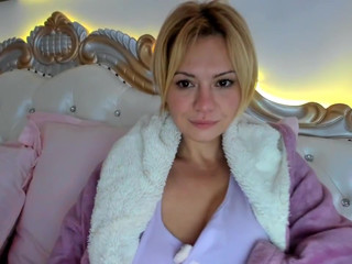 kiradivine charismatic maiden shows huge ass