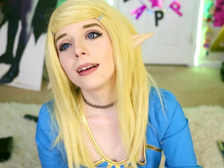 goldengoddessxxx exciting slut pulls shaved vagina