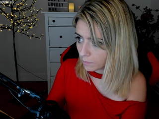 kimilee22 cheeky bitch extinguished in two holes