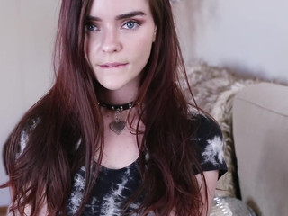 Ashe Maree impressive woman smacking her pussy