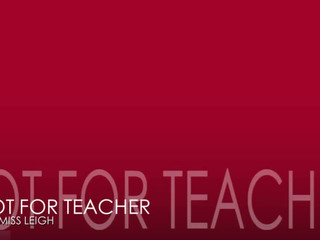 AliciaLeigh busty small exposes her charms