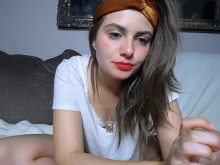 littlestleobaby sexy babe hammering herself in both slits