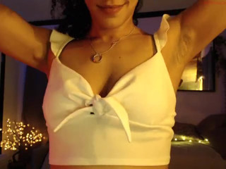 quinnlive big breasted slut caresses shaved pussy