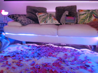 alicexmaia hot mare stripping in front of the camera