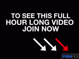 Riley Reid juicy slut masturbates pussy