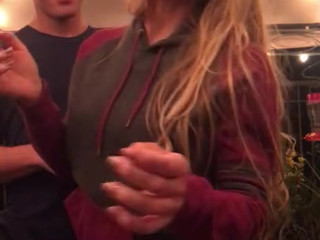Nicole Aniston cute queen sucking penis