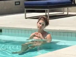 Amanda Cerny shows her pussy on the chair