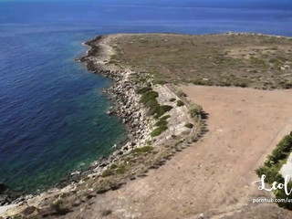 Leolulu expressive lady masturbates pussy