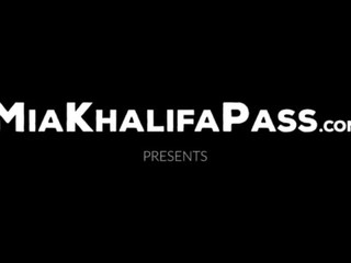 MiaKhalifa teen beauty caresses shaved cunt