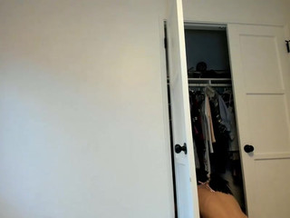 Marie_x spectacular slut strokes her clit