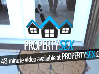 Angela White greedily fucks her pussy