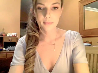 Zeta_bb skinny in stockings pulls pussy