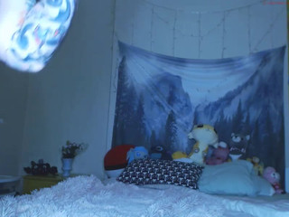 syren_cove naughty bitch jerking on her pussy with sex toys