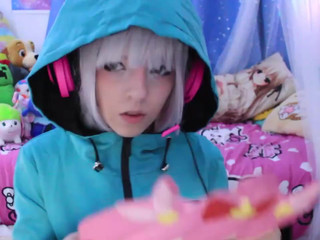 Rei Lark mutual petting on camera