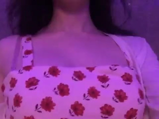 KawaiiiKitten insatiable blonde stretches her pussy