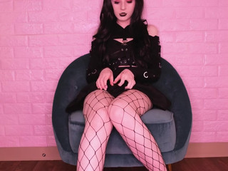 Tweetney hot female exposing big tits