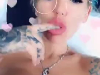 Lillyfee mature babe masturbates pussy