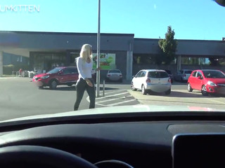 Lara-Cumkitten gently fucks pussy