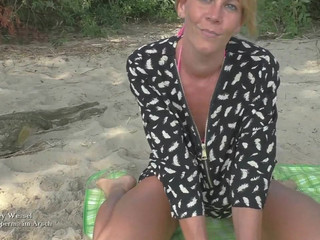 Miley-Weasel depraved mare pulls the vagina