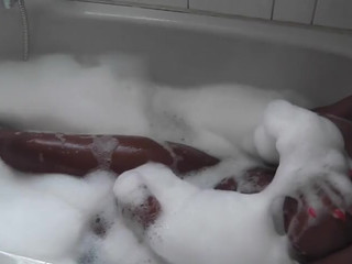 Vivian Schmitt chick chats in fries