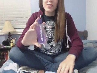 Charlotte1996 hot lady plants hand in anus