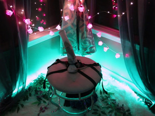 Keri Berry crazy doll fucks pussy with phallus