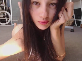 MissAlice_95 jerking off her old pussy